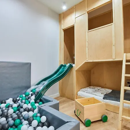 Vip Apartamenty, Orkana זקופאנה