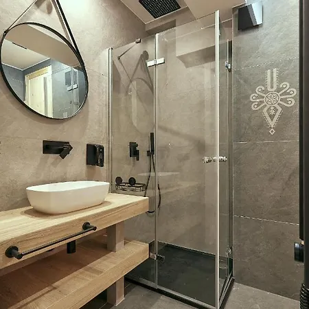 Vip Apartamenty, Orkana זקופאנה