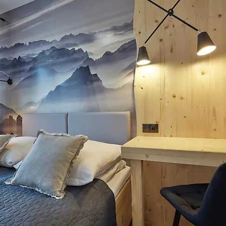 Vip Apartamenty, Orkana זקופאנה